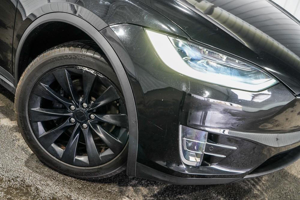 Tesla Model X image 2