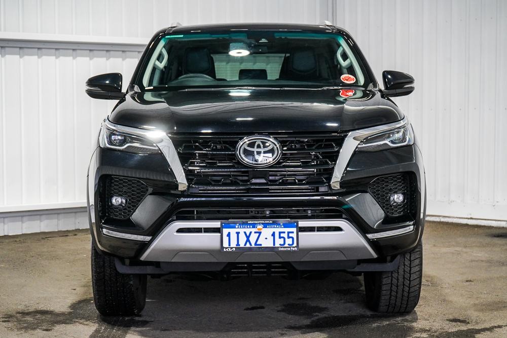 Toyota Fortuner image 3