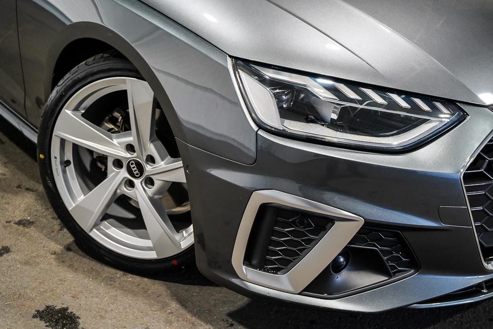 Audi A4 image 2