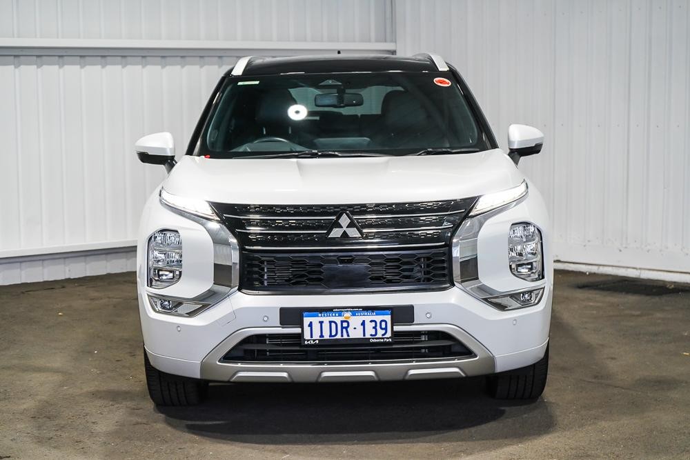 Mitsubishi Outlander image 3