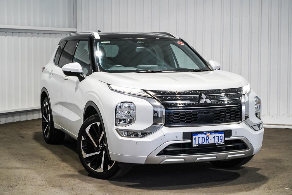 Mitsubishi Outlander image 1