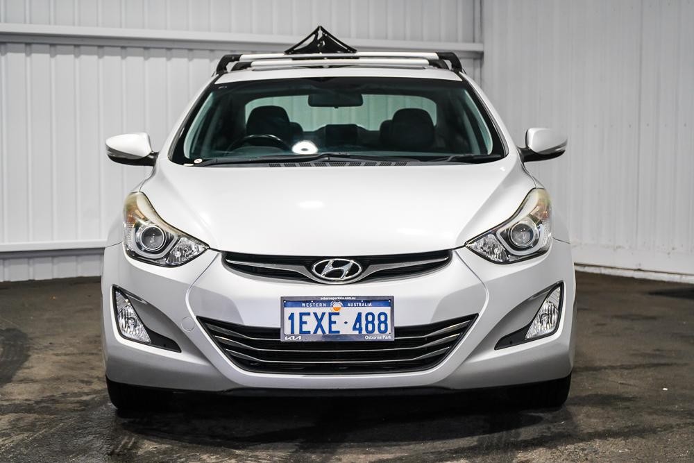 Hyundai Elantra image 3