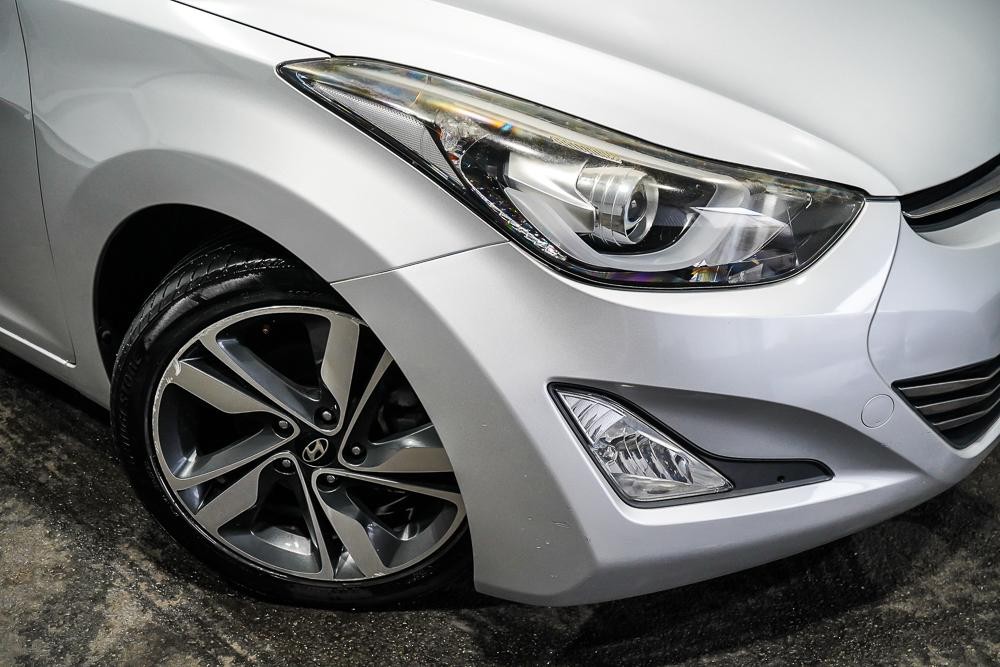 Hyundai Elantra image 2