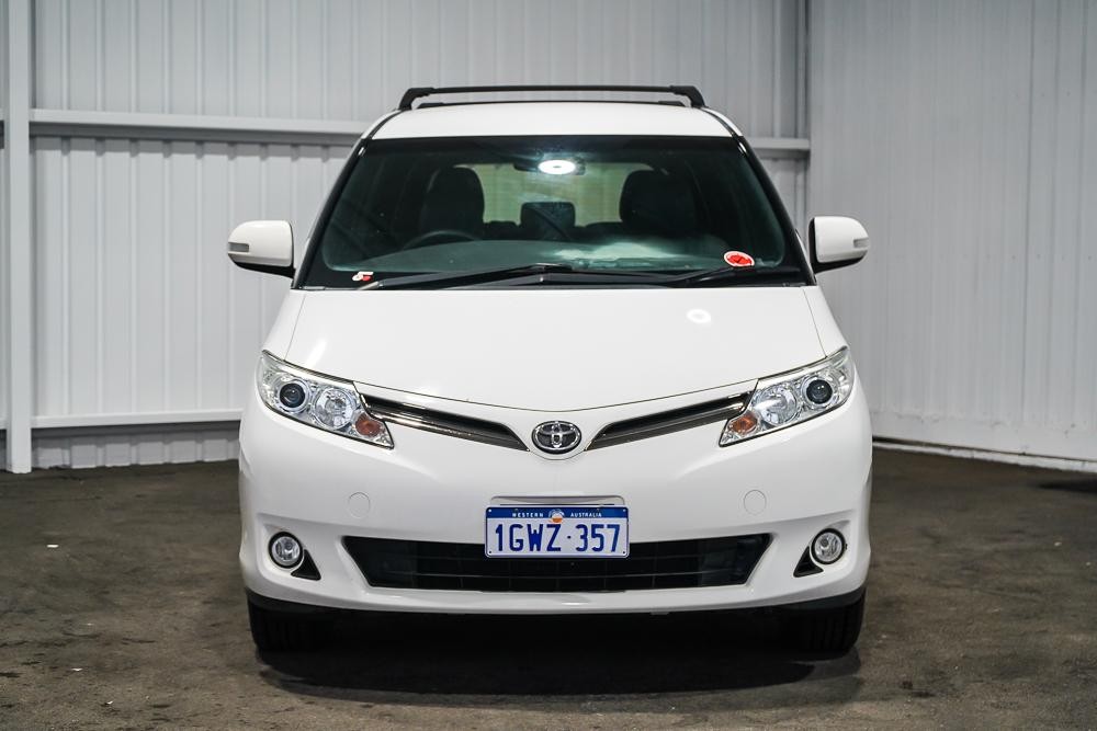 Toyota Tarago image 3