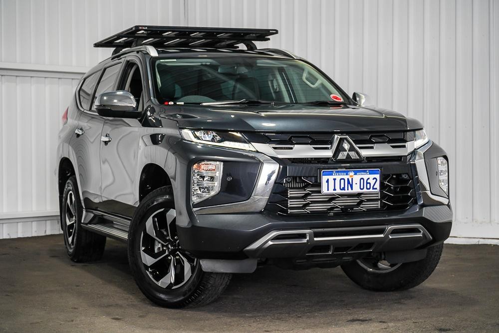 Mitsubishi Pajero Sport image 1