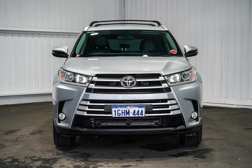 Toyota Kluger image 3
