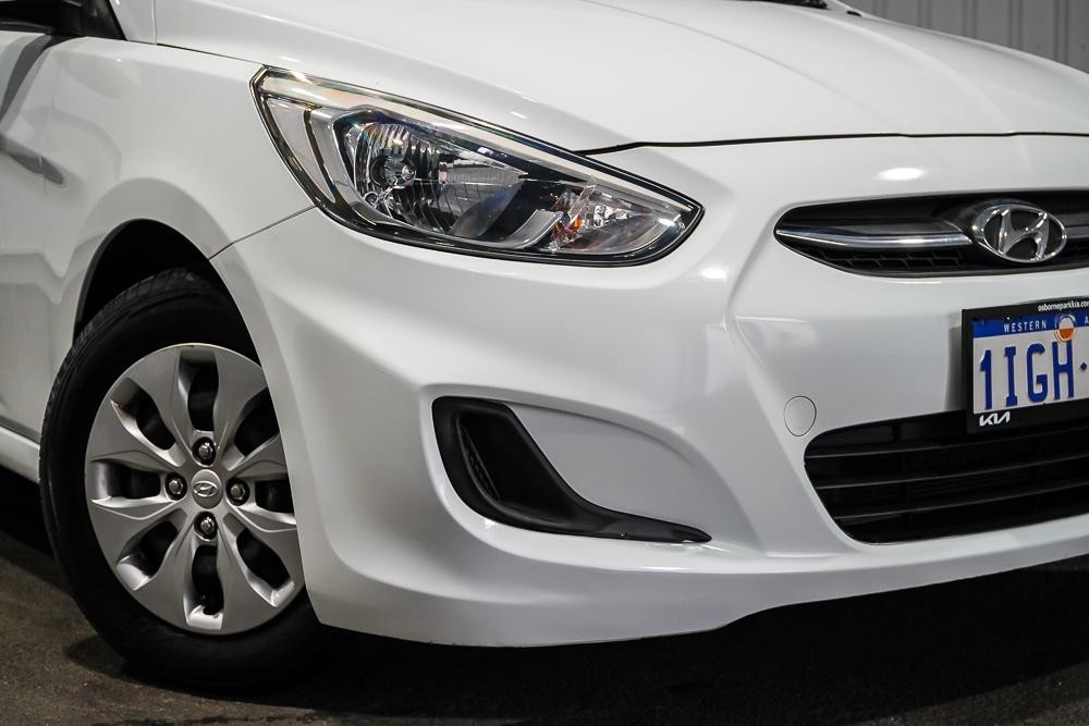 Hyundai Accent image 2