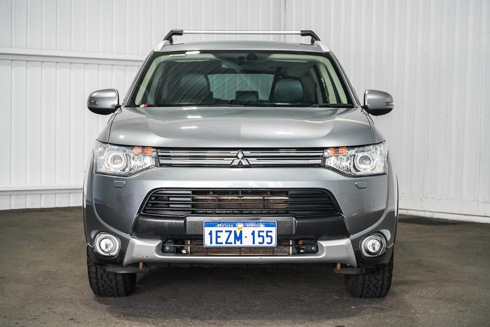 Mitsubishi Outlander image 3