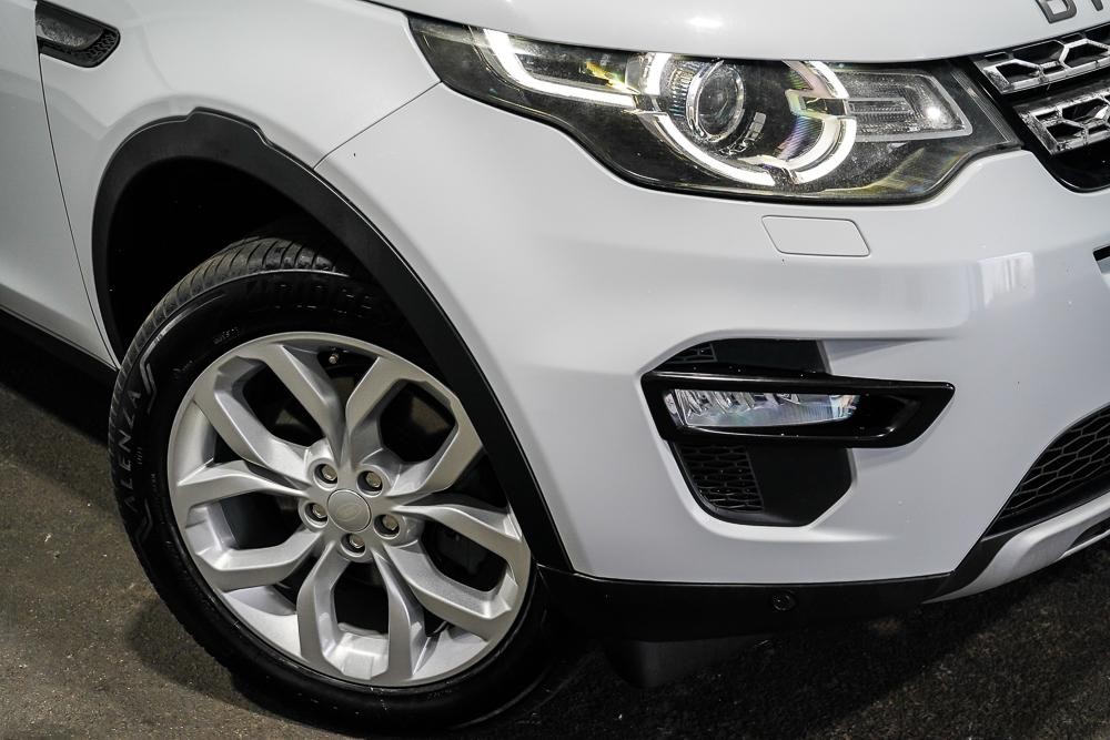 Land Rover Discovery Sport image 2