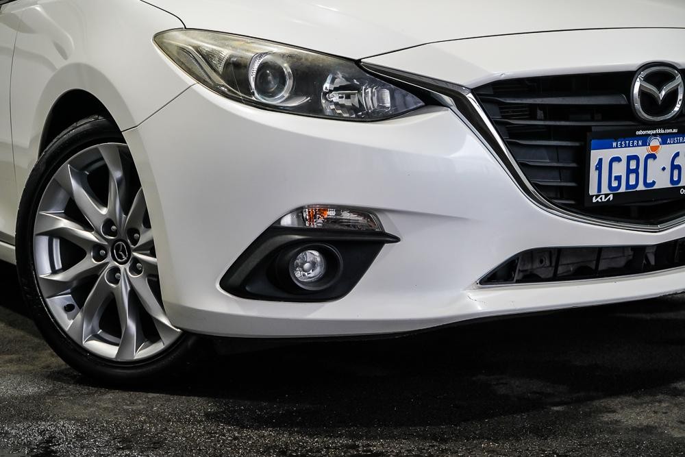 Mazda 3 image 2