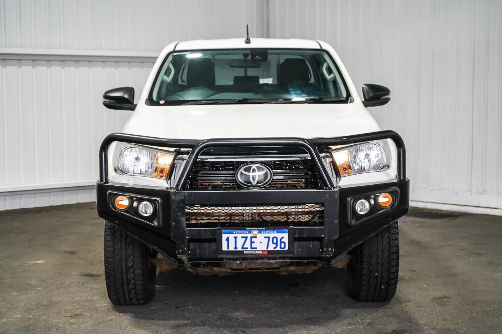 Toyota Hilux image 3