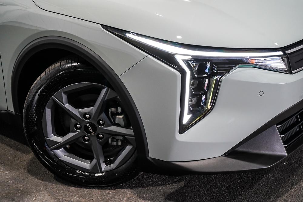 Kia K4 image 2