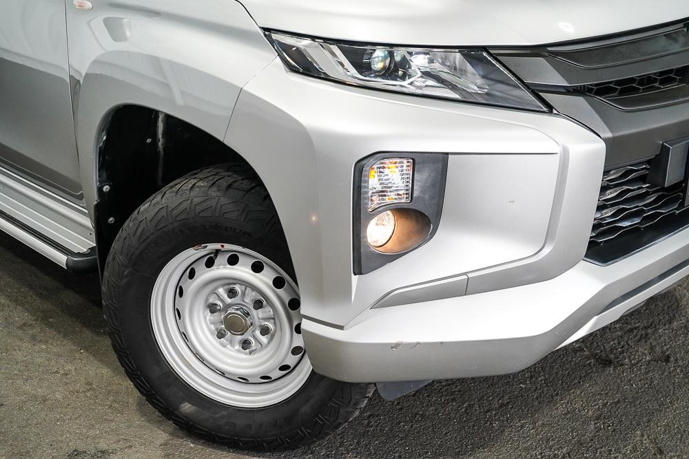 Mitsubishi Triton image 2