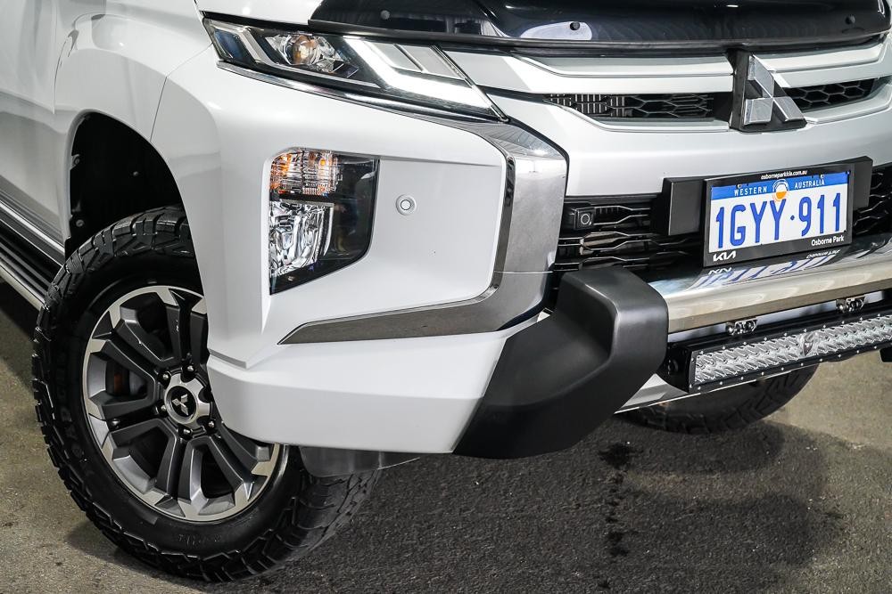 Mitsubishi Triton image 2
