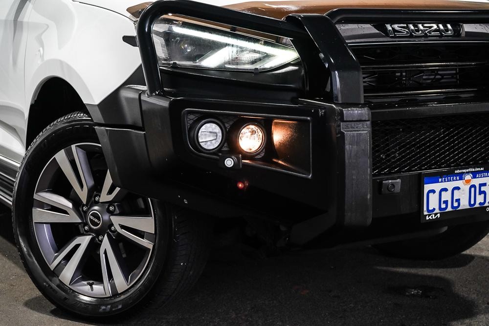 Isuzu Mu-x image 2