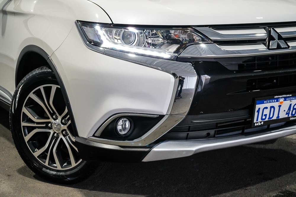 Mitsubishi Outlander image 2