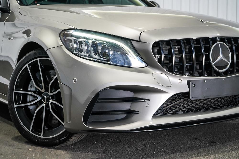 Mercedes Benz C-class image 2