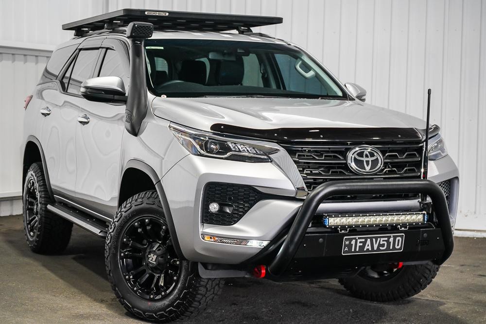 Toyota Fortuner image 1