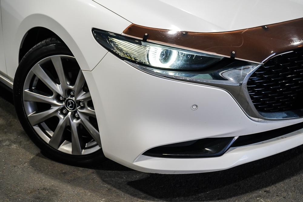 Mazda 3 image 2