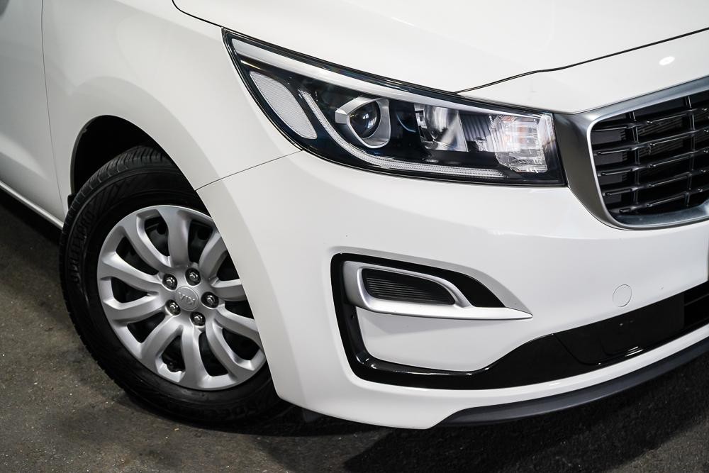 Kia Carnival image 2