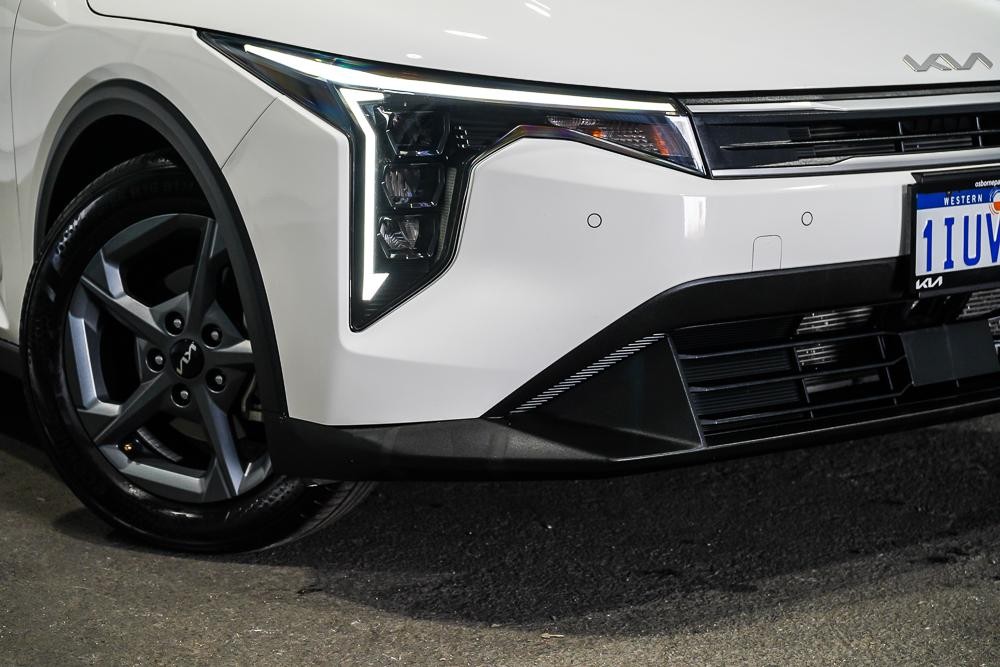 Kia K4 image 2