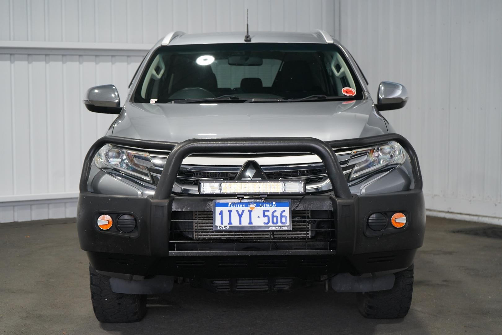 Mitsubishi Pajero Sport image 3