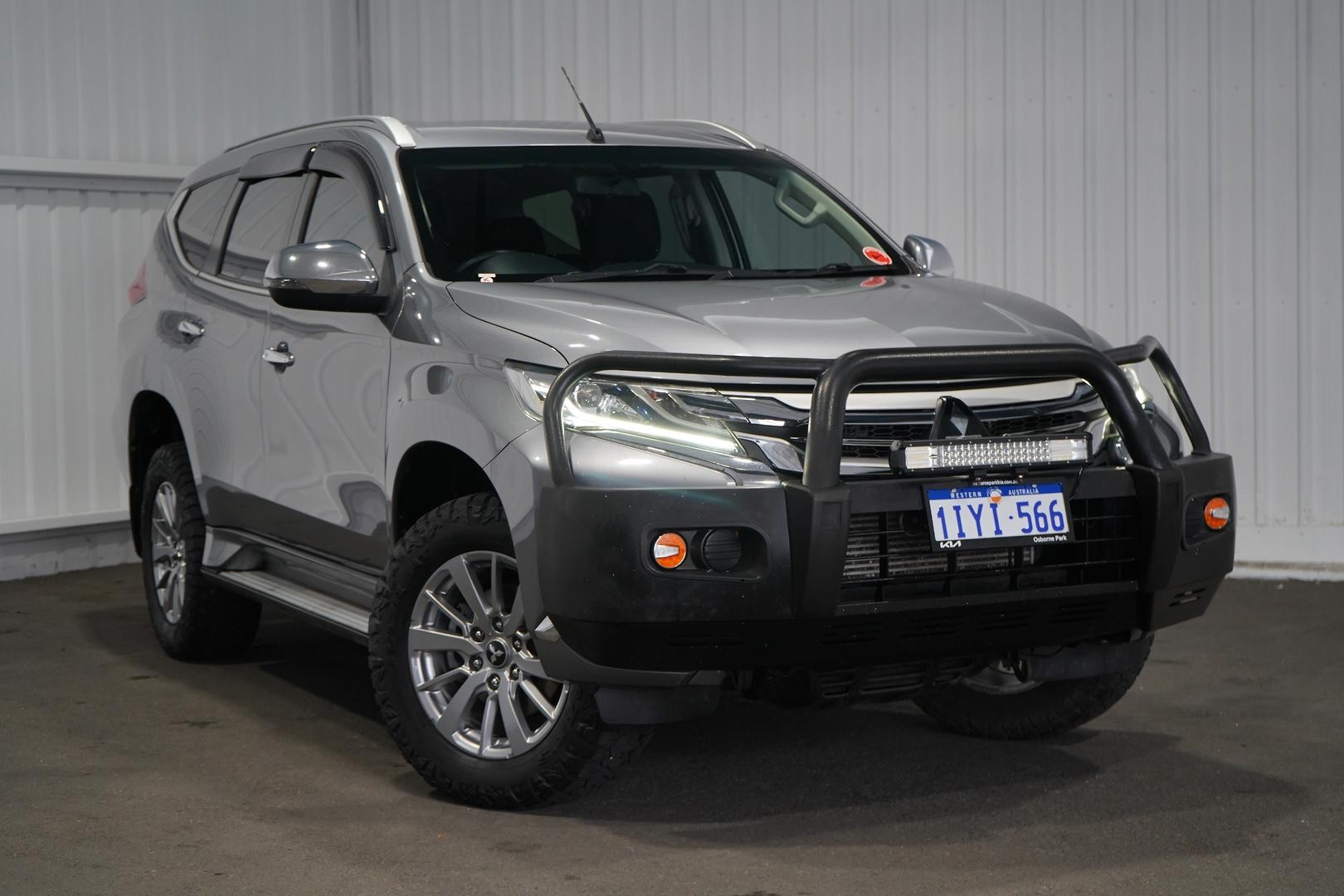 Mitsubishi Pajero Sport image 1