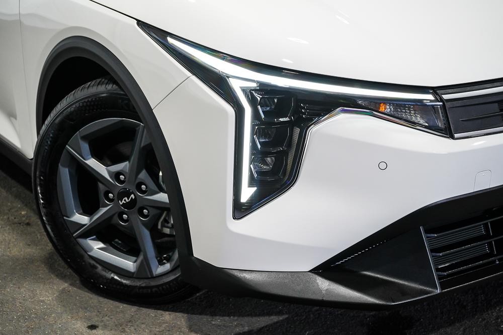 Kia K4 image 2