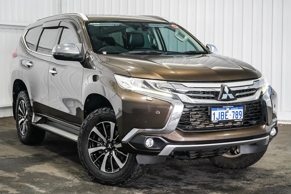 Mitsubishi Pajero Sport image 1