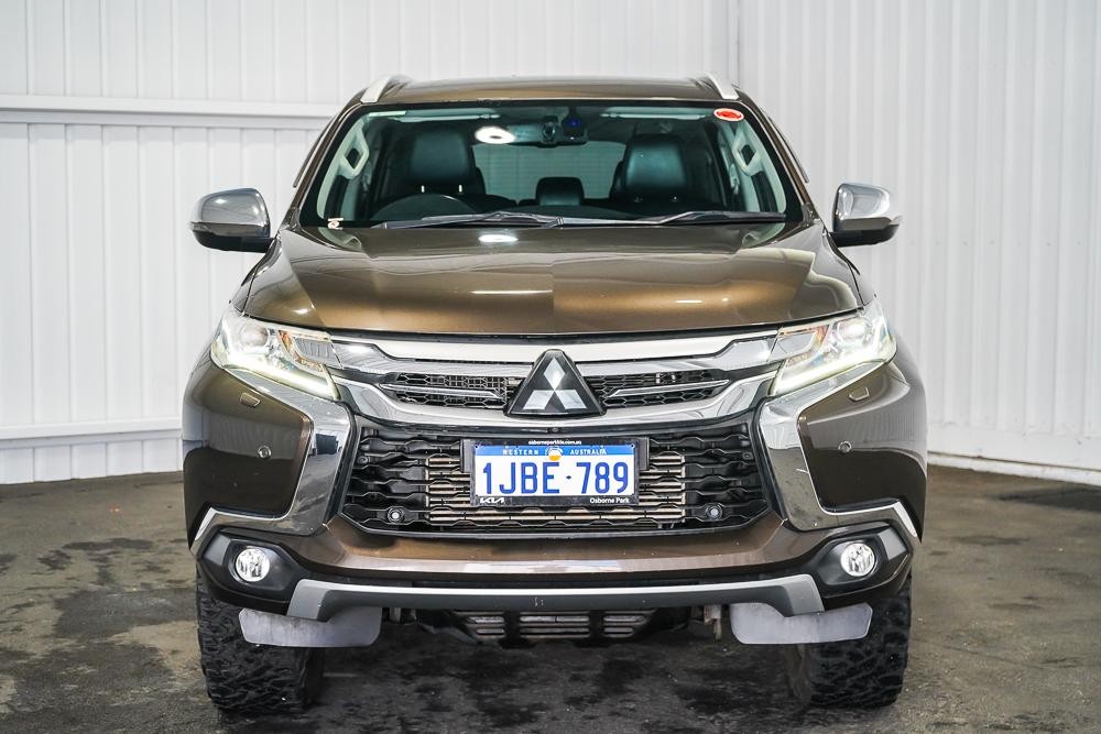 Mitsubishi Pajero Sport image 3