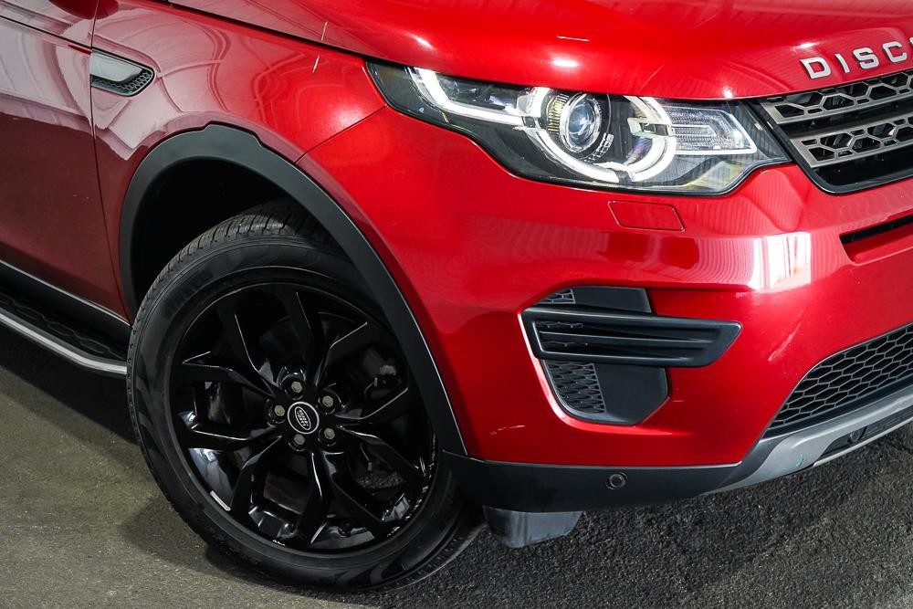 Land Rover Discovery Sport image 2
