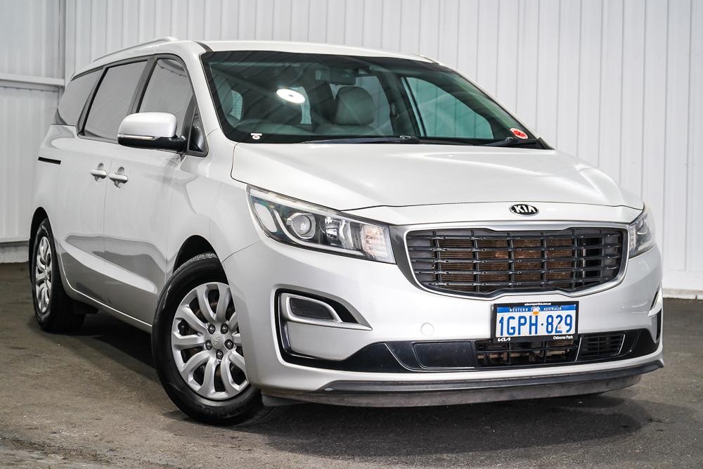 Kia Carnival image 1