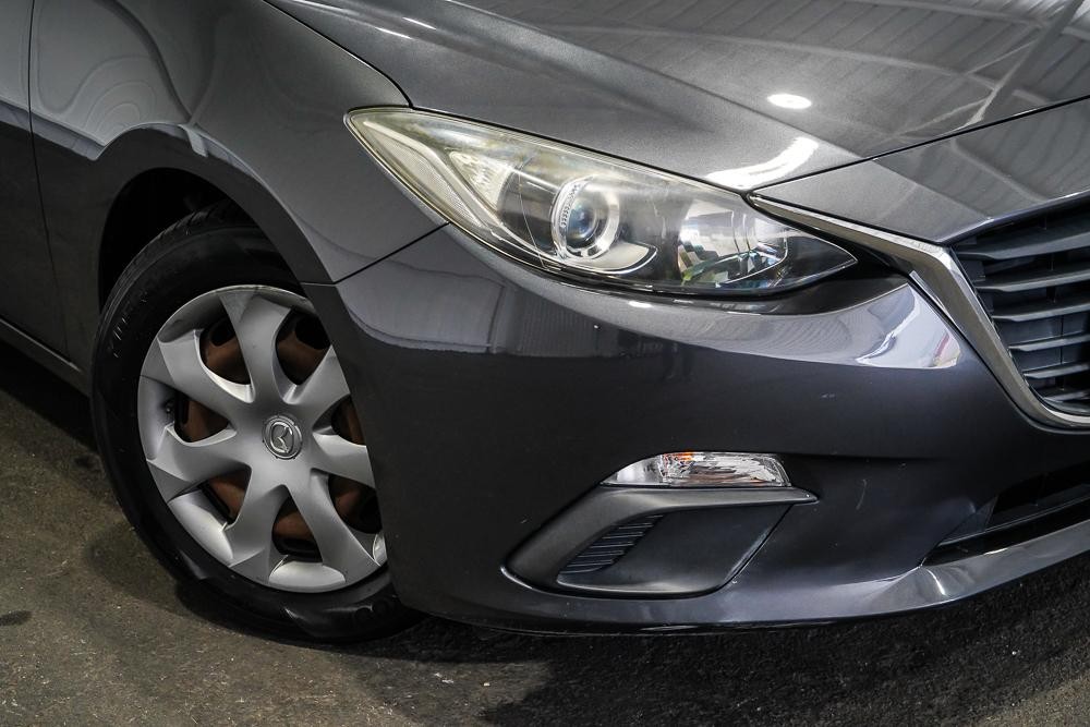 Mazda 3 image 2