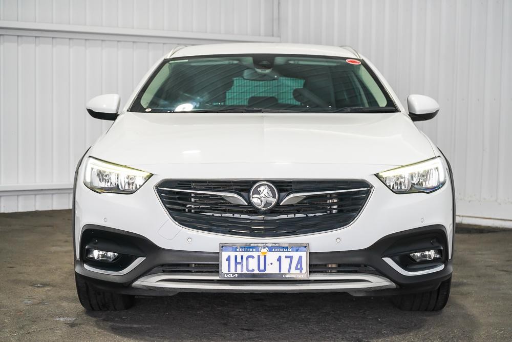 Holden Calais image 3