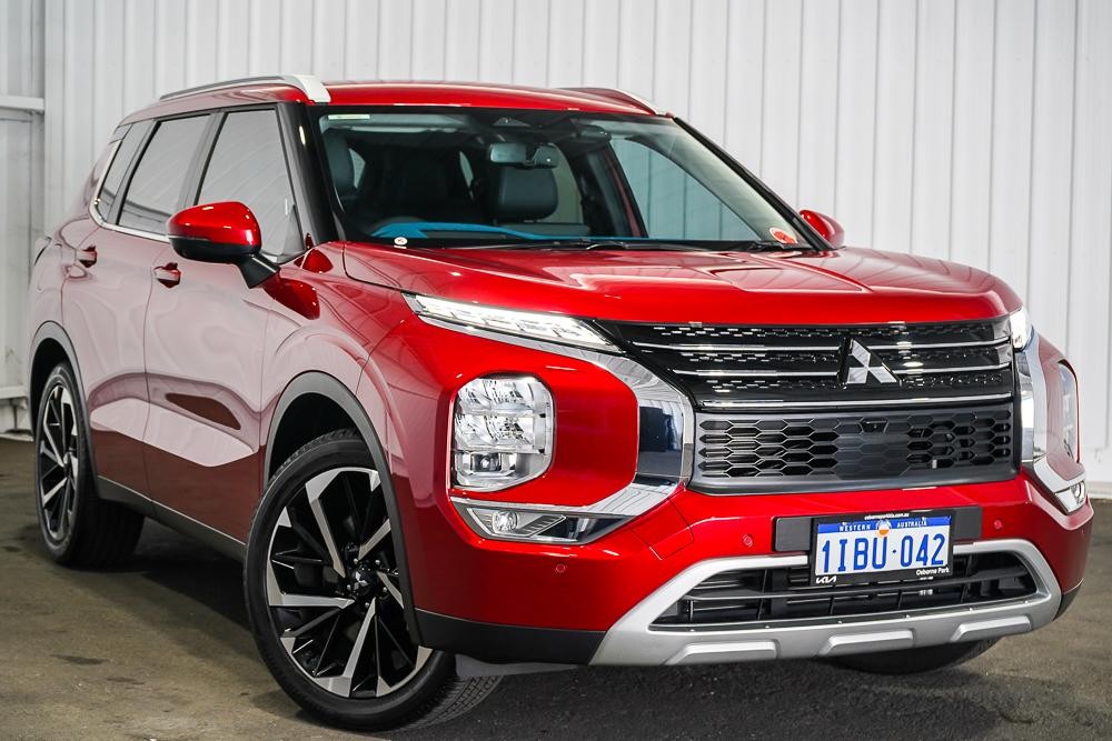Mitsubishi Outlander image 1