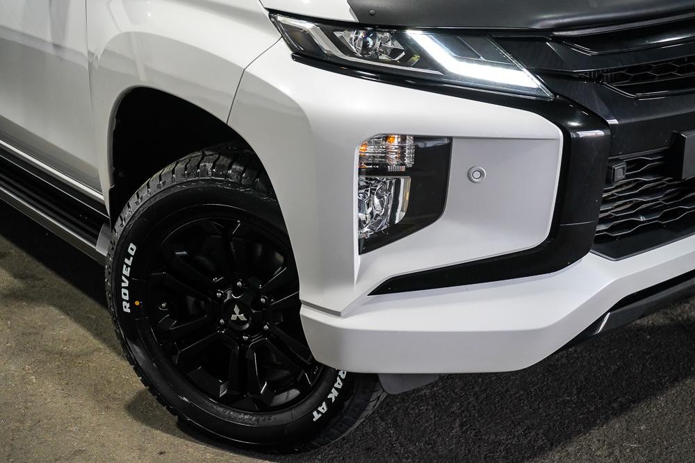 Mitsubishi Triton image 2