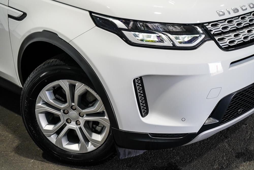 Land Rover Discovery Sport image 2