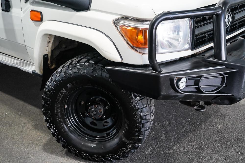 Toyota Landcruiser image 2