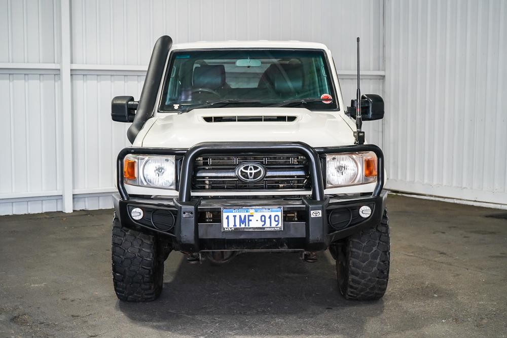 Toyota Landcruiser image 3