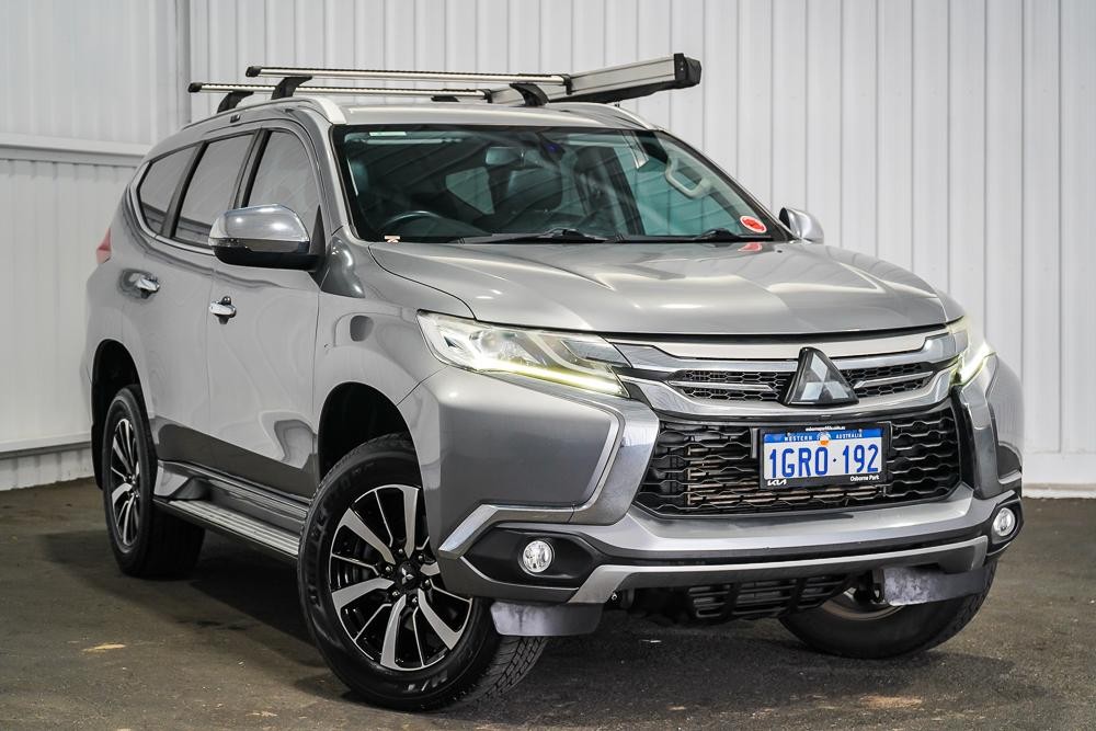 Mitsubishi Pajero Sport image 1