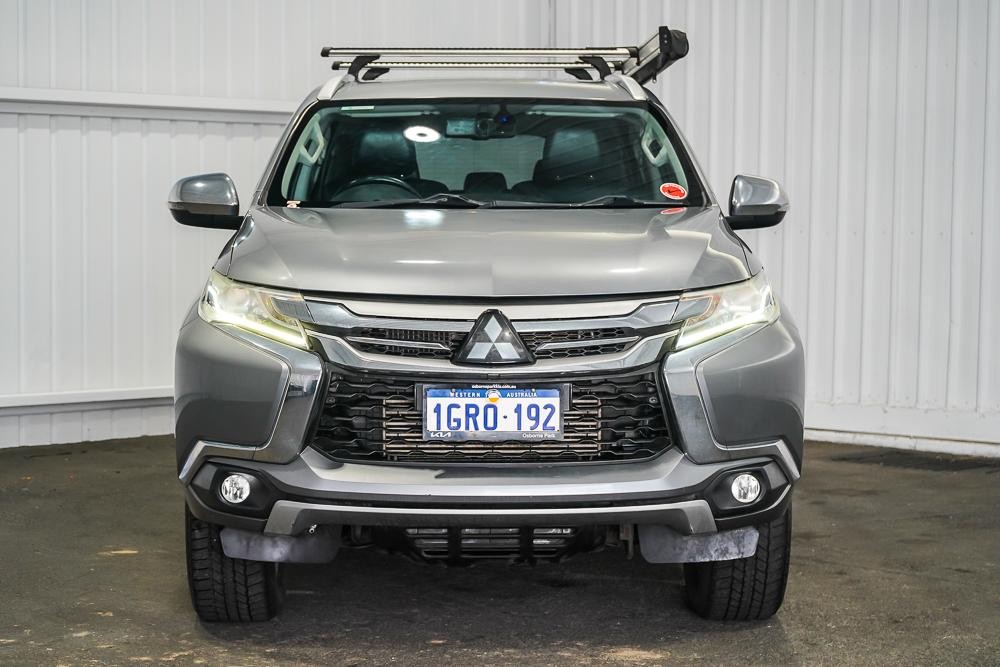 Mitsubishi Pajero Sport image 3