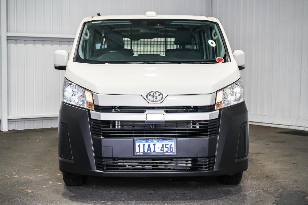 Toyota Hiace image 3