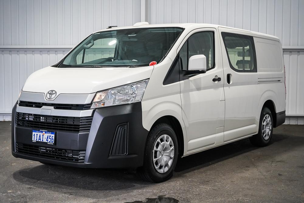 Toyota Hiace image 4