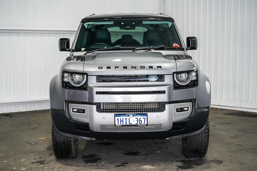 Land Rover Defender image 3