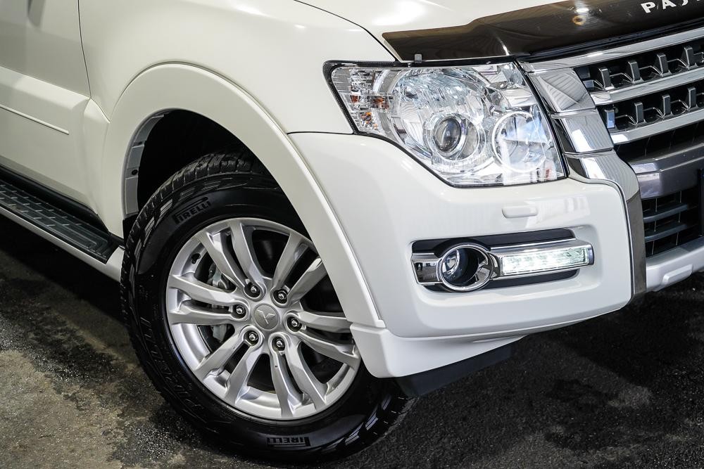Mitsubishi Pajero image 2