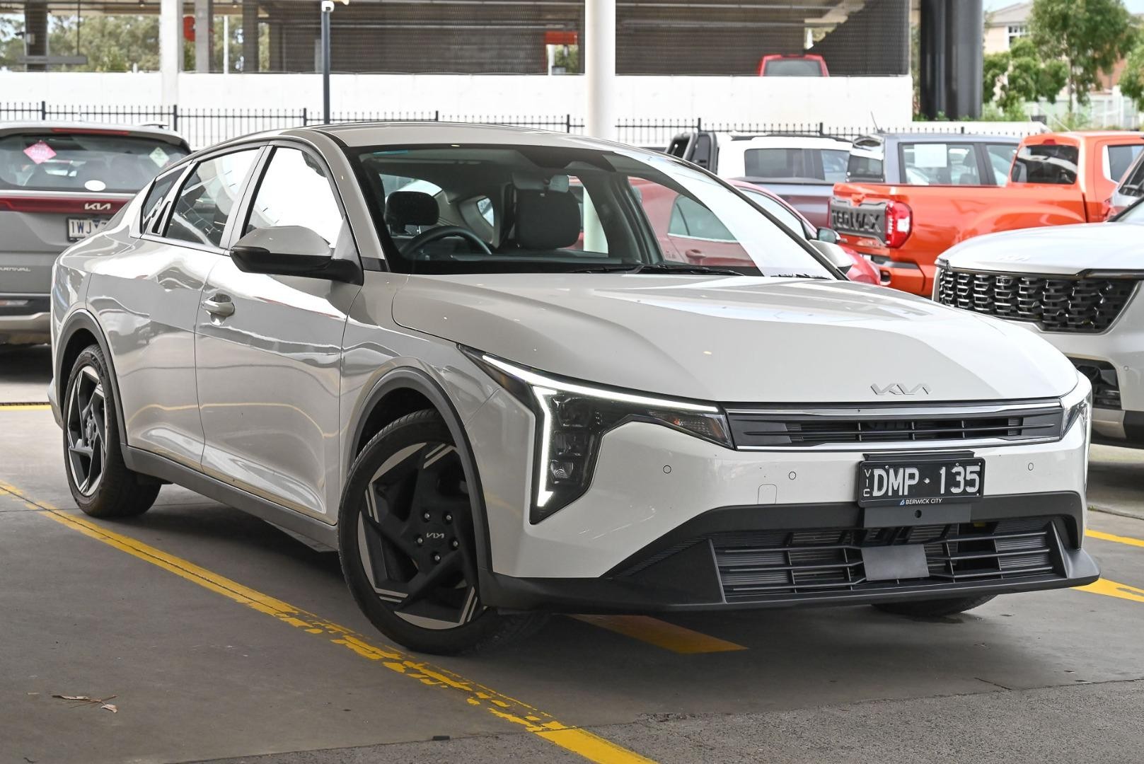 Kia K4 image 1