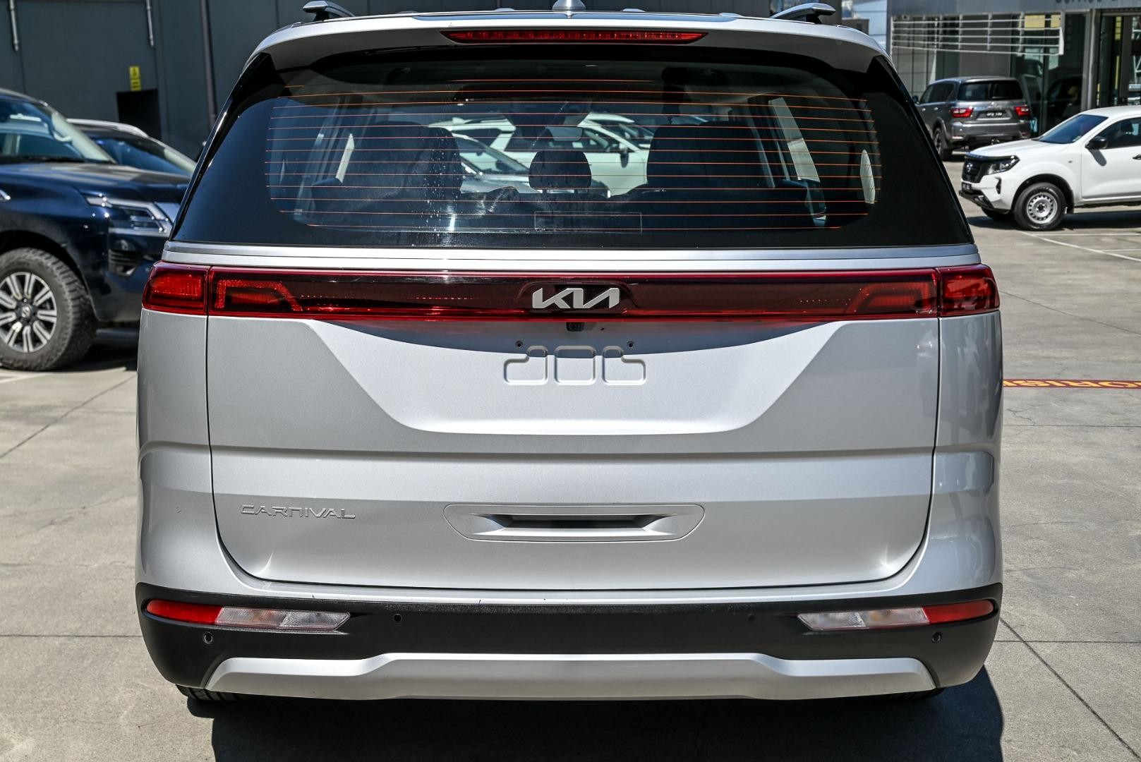 Kia Carnival image 4