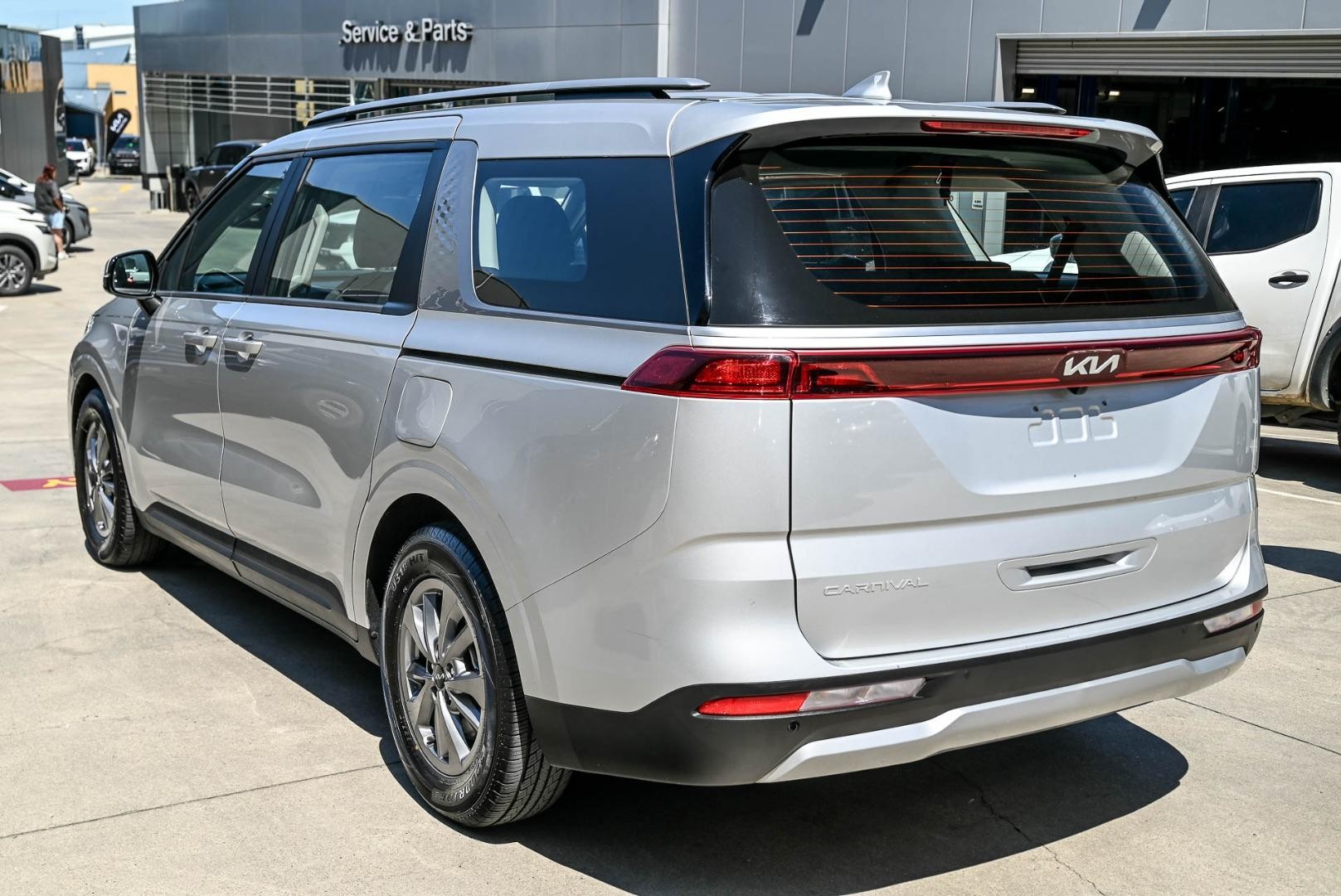 Kia Carnival image 3