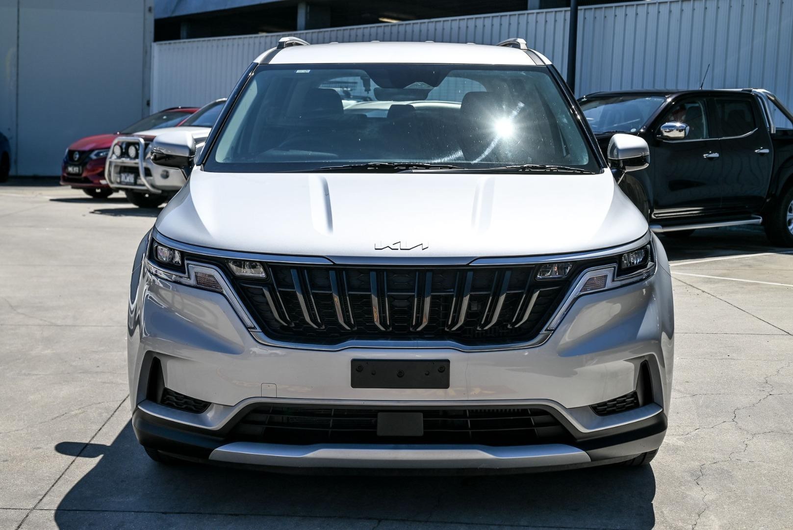 Kia Carnival image 2