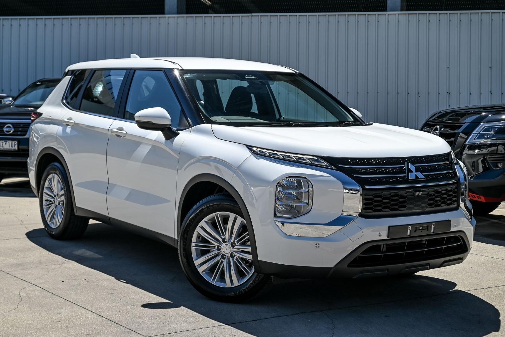 Mitsubishi Outlander image 1